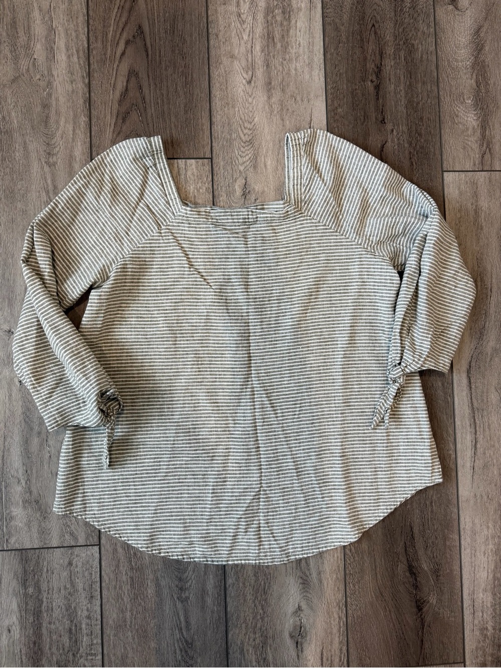 Liz Claiborne Cream & Gray Striped Square-Neck Linen Blend Top with Tie Sleeves